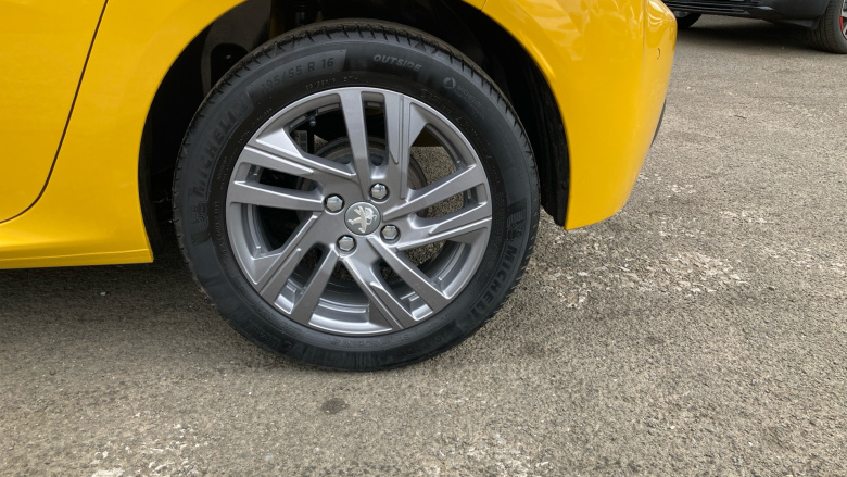 Peugeot 208 1.2 PureTech Active Premium 5dr Petrol Hatchback
